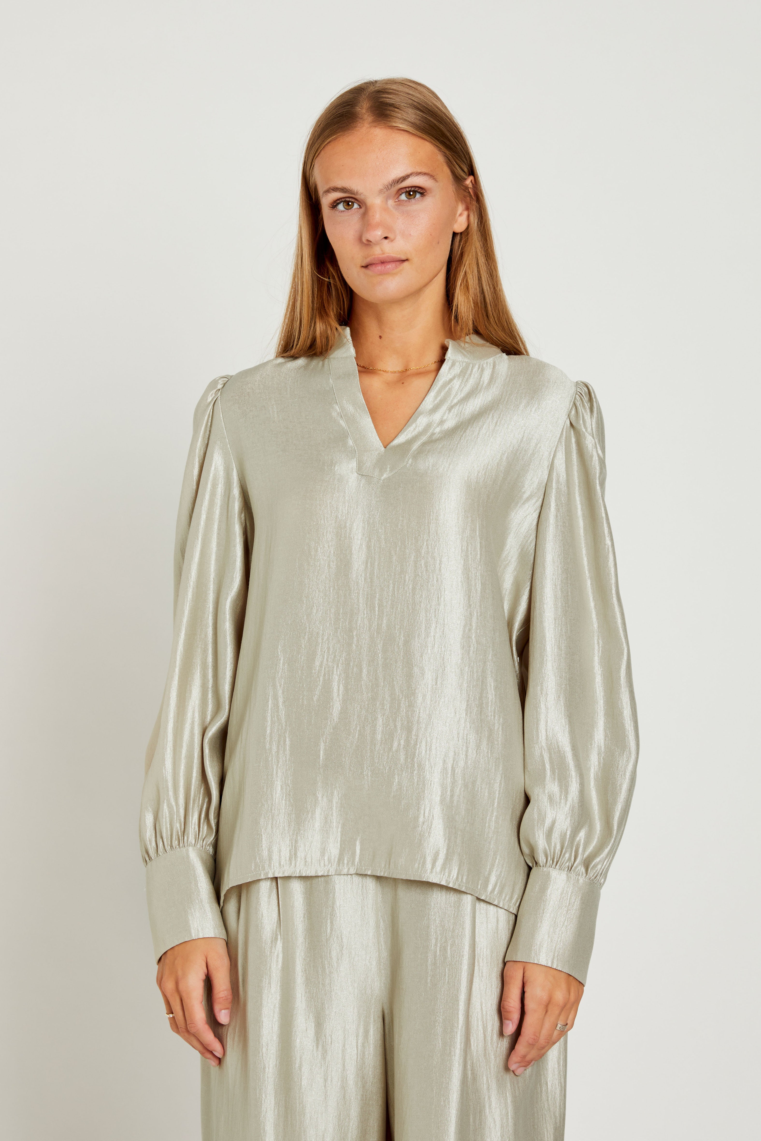 Theory luxe Rue Satin Kole Blouse 半袖　38 Silk Satin Band-Collar Blouse in Long Sleeve | Vince